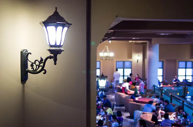 ╠宜蘭╣童話故事城堡在雨中朦朧呈現 