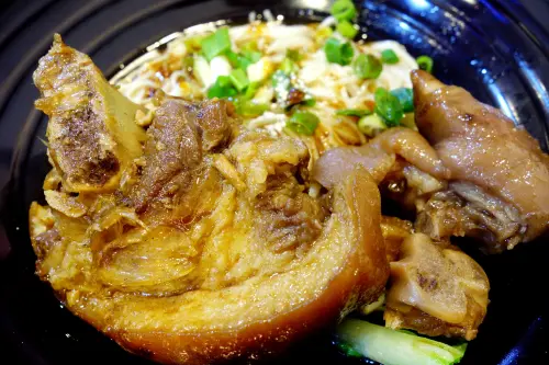 犇園麵食館，親切服務好味道