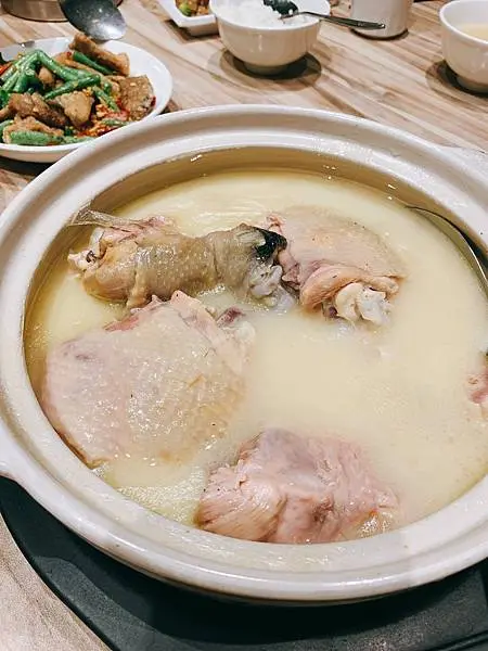 【雞窩】濃厚美味砂鍋土雞~捷運安和站/台北雞湯名店/小吃包廂都有/驥園姐妹店