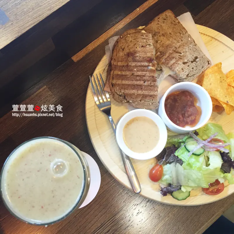 【台北】Pillow cafe。愜意巷弄中的寧靜小店 健康和風雞肉帕尼尼(捷運科技大樓站)