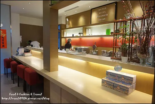 [美食]隱身士林夜市附近之超高CP值的聚餐好地方♥布朗迪咖啡館