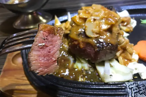 [食記] 新竹 鬥牛士。菲力牛排。紅酒蘑菇牛排CP質頗高!(巨城7F)