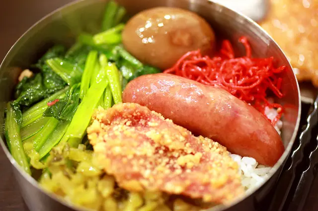 充滿濃濃古早味與鐵道氣息，湯記食堂月台便當