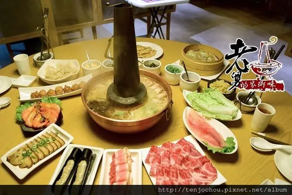 花花，甲飽沒【台北食記】老舅的家鄉味 道地東北酸菜白肉鍋 麵食點心也很推薦！