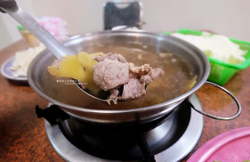 台中霧峰│達日好羊肉爐-清燉羊肉爐.老闆娘很會介紹菜色.會不小心點太多 - 藍色起士的美食主義