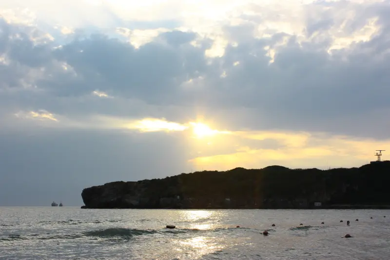 休息小片刻，一起去看個美麗得夕陽吧!! 旗津~~