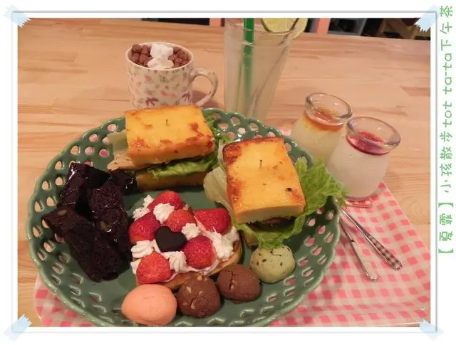 小孩散步tot ta-ta下午茶