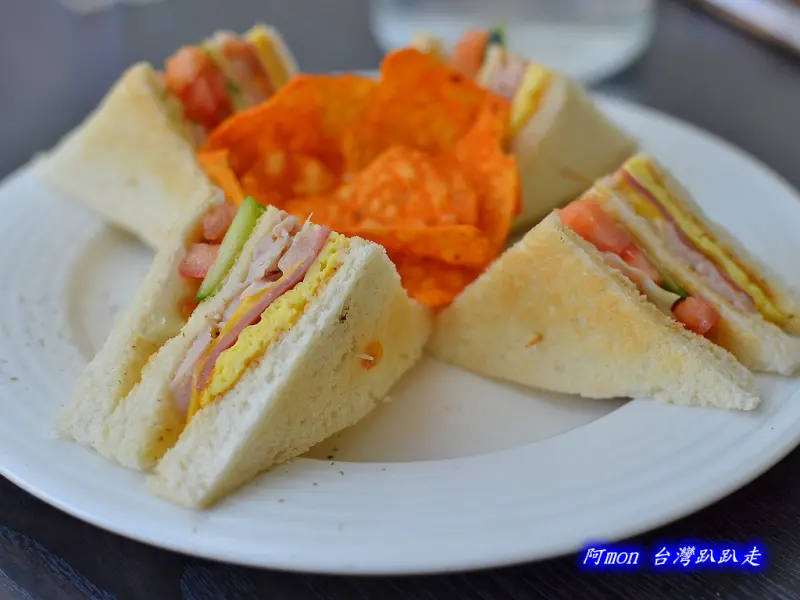 <台中西屯>食記:愛煦咖啡~熱門秋紅谷旁隱密的庭園咖啡館