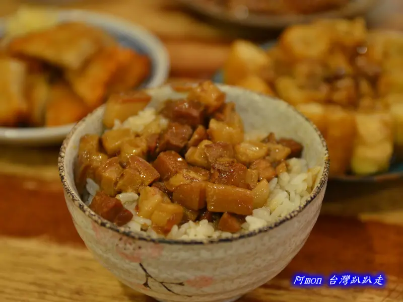 <台中西區>食記:食谷飯堂~小店也有驚奇之燒烤豬肉片