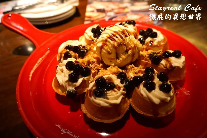 【台北東區】五月天阿信開的咖啡廳Stayreal Cafe！珍珠奶茶鬆餅好好吃！有Wifi、插座、不限時！(捷運忠孝敦化站)