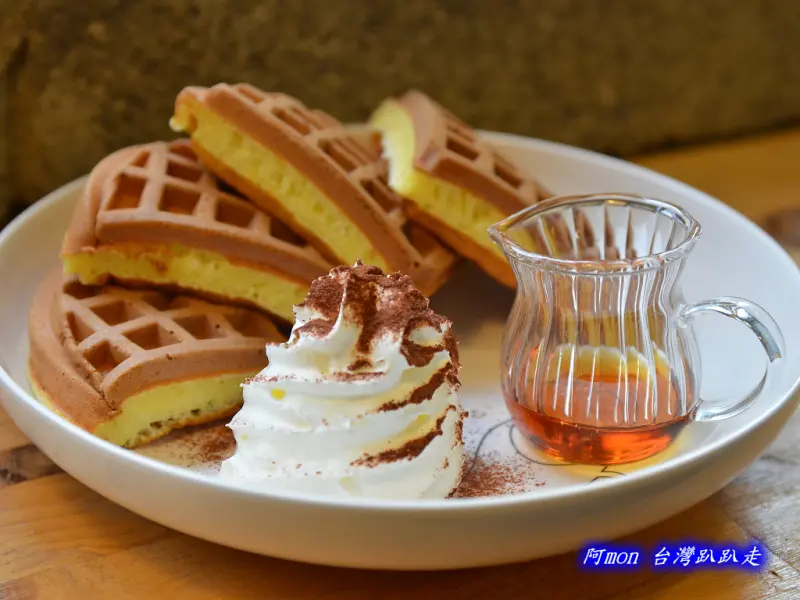 <台中西屯>食記:窩柢咖啡公寓~環境極佳的懷舊復古咖啡館