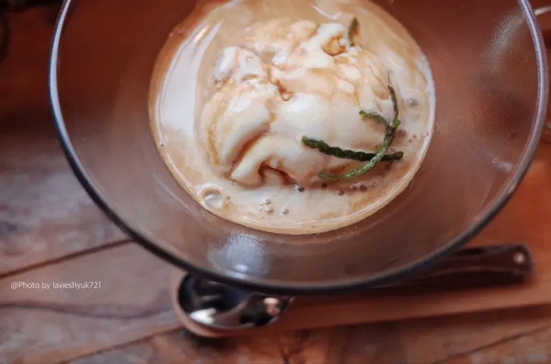 ｜關於美食（台中TAICHUNG 西屯區 x 窩柢咖啡公寓 WoDihouse Cafe）｜禾乃氏口袋食堂分享日誌—鬧中取靜的老宅咖啡香，在城市中暫緩腳步，閱讀、放鬆、吃甜點。