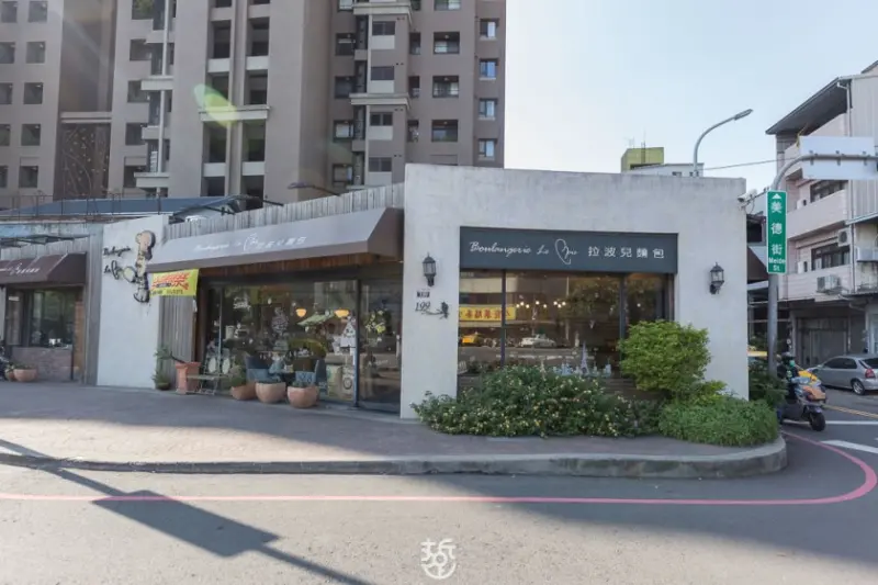 麵包控來台中不可錯過的麵包店-拉波兒；店內使用天然酵母與日本麵粉 - 老莫 Say台南