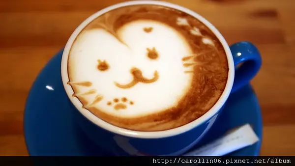 【飲記】台中。《貓●旅行咖啡輕食館 》超萌貓拉花