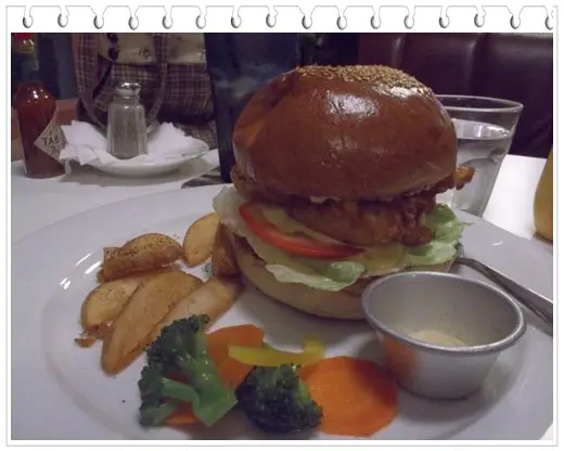 NINETY SIX  塔塔醬魚排美式漢堡