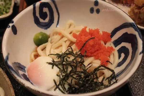 誠品松菸稻禾烏龍麵吃完麵要用力敲好吃鐘