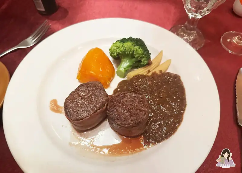 【台北美食】沾美西餐廳附菜單，自助提供沙拉、蛋糕、水果，當月