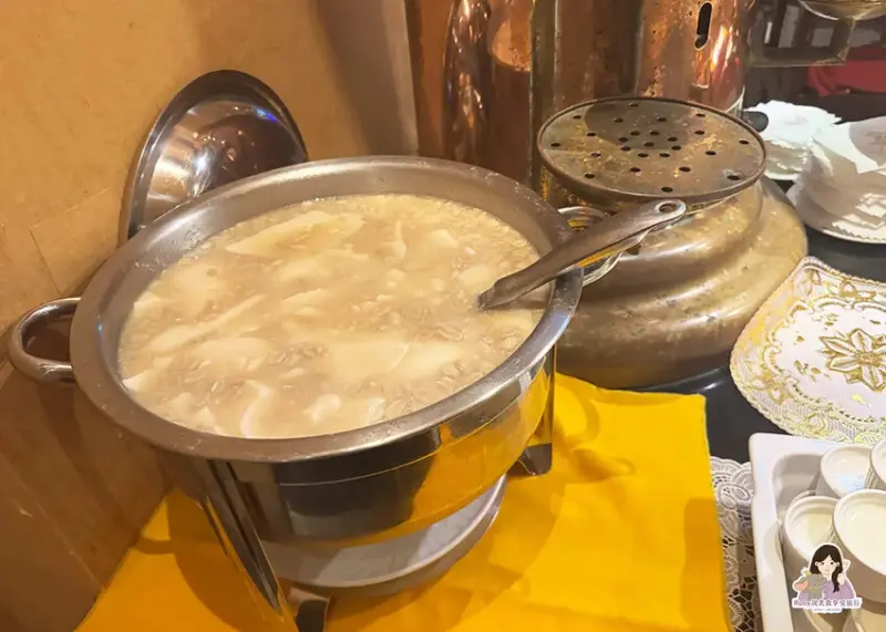 【台北美食】沾美西餐廳附菜單，自助提供沙拉、蛋糕、水果，當月