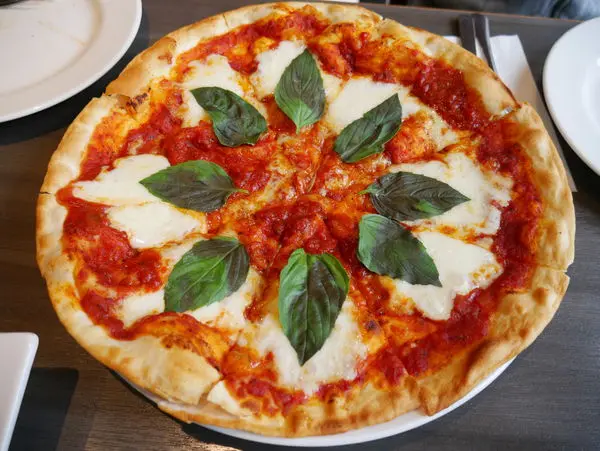 【Alleycats 手工窯烤披薩】誠品新板店Eslite Banqiao 親子友善空間 