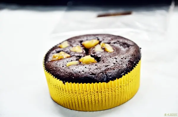 [團購]為什麼！！這布朗尼脫下衣服後，腰是白色的！！！ -- 點餡麵烘焙坊