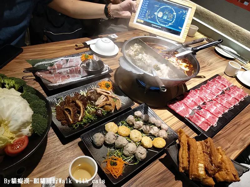 竹北美食 - 岩漿麻辣鴛鴦火鍋竹北復興店，聚餐推薦