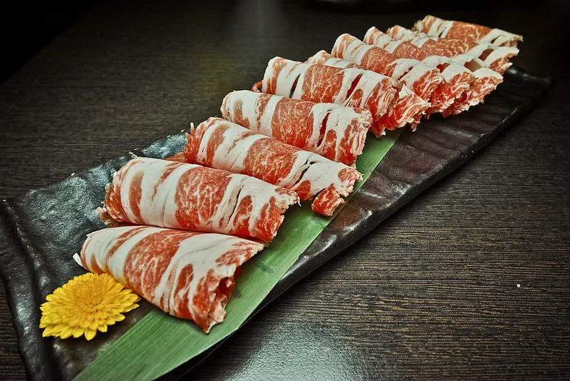 比美牛還好吃的『綿羊豬』!!匈牙利國寶曼加利札豬 火鍋肉品超棒, 九寨十鍋 四川麻辣鍋