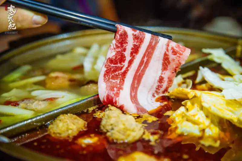 【中肯‧食記】捷運中山站‧九寨十鍋 四川麻辣鍋｜吃了會上癮的正宗川味‧長安東路極品麻辣鍋！