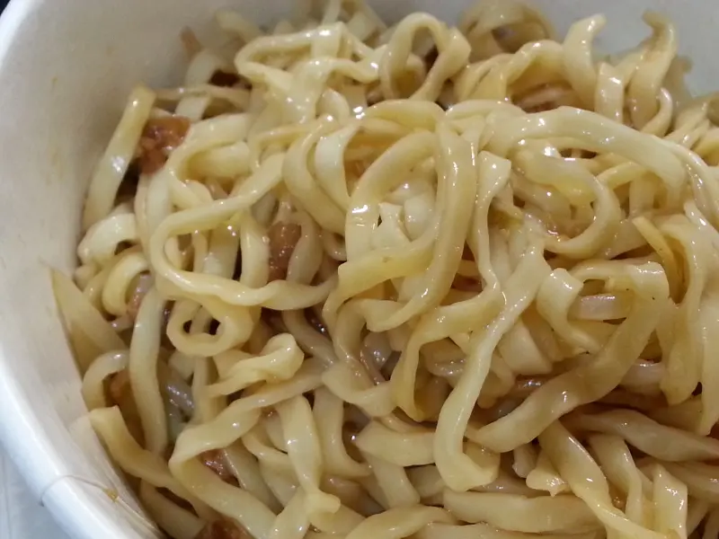 中和銅板美食。永芳陳家祖傳美食。烏醋麵／滷肉麵／乾拌麵。簡單也可以很美味