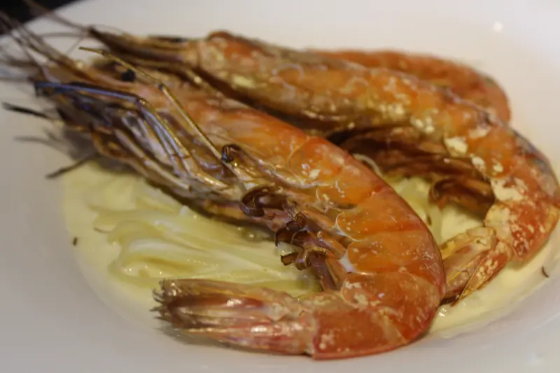 內湖【厲害的不只有甜食!!!西班牙紅蝦麵也超威!!!】瓦法奇朵咖啡館