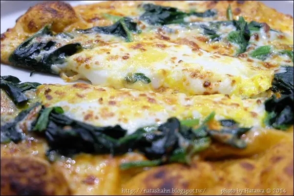 
【享食】台北內湖 ♠ 瓦法奇朵咖啡廳 ✶內湖巷弄中黑色調小優雅義式餐廳，蛋黃菠菜披薩CP值好高
