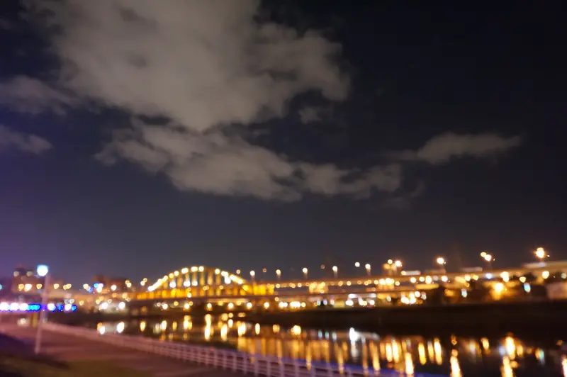 臺北市松山車站：CityLink、饒河街夜市、彩虹橋夜景~百貨夜市走透透