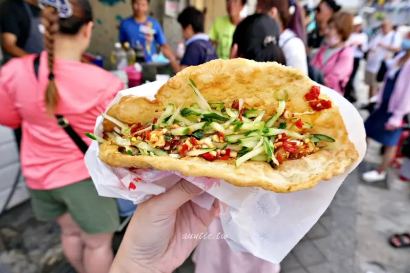 【澎湖】郵局口蔥油餅 夾著小黃瓜的酥脆蔥油餅 馬公排隊美食 - 水晶安蹄 不務正業過生活