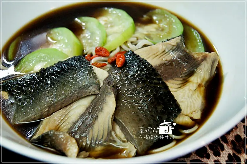 [宅配食譜] 燉補雞湯專家-雙月宅配冷凍雞湯包。吃鮮才是吃補!當濃郁雞湯遇上鮮度翩翩的海陸味，惺惺相惜到最後一滴呀! 