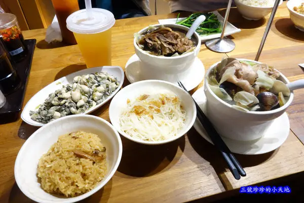 【養生美食】台大醫院周邊美食推薦。雙月食品社。多種養生雞湯。必點油飯 鮮蚵。排隊人氣店。近立法院 善導寺站