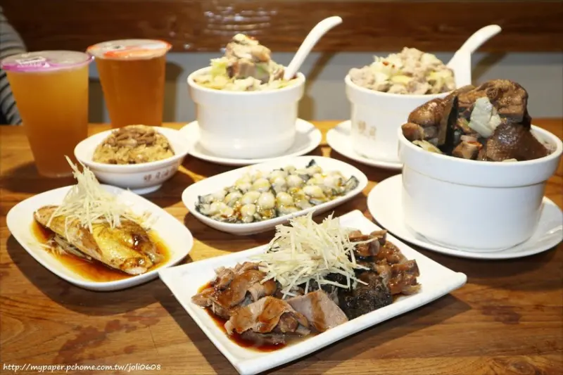 【雙月食品社】青島店~華人養生雞湯第一品牌 月子餐點首選 米其林必比登推薦美食 高人氣排隊名店 料比湯多的浮誇溫補湯品