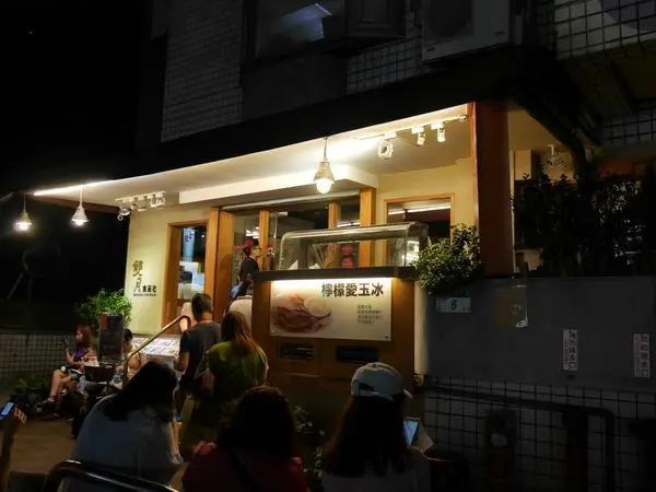 【華人養生雞湯第一品牌，月子餐點首選】滿滿一大碗就是雙月的特色，真材實料CP值高到爆！雙月食品社/青島店