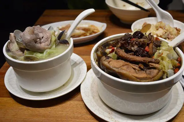 雙月食品社~台大醫院附近高CP值的養生美食．料多味美的燉湯暖心又暖胃(捷運善導寺站)