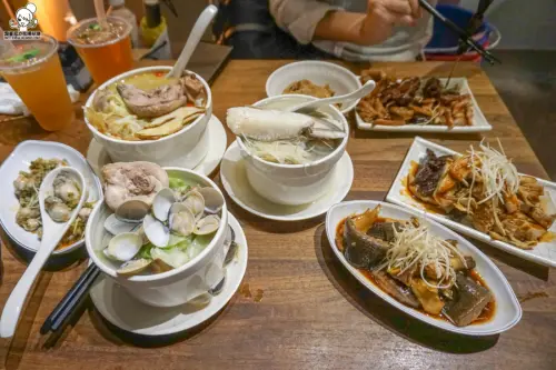 好評不斷的雙月食品社，超人氣排隊暖心鮮味燉湯、傳統油飯、超滿海鮮湯 - 跟著尼力吃喝玩樂＆親子生活