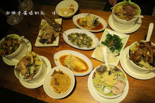 雙月食品社｜料多到滿出來的超滋補雞湯，大推油飯必吃！還有多種養生滷味值得品嚐～