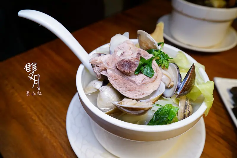 【台北美食】雙月食品社‧蛤蠣燉雞湯、何首烏燉雞湯、東石鮮蚵、雙月油飯！捷運善導寺