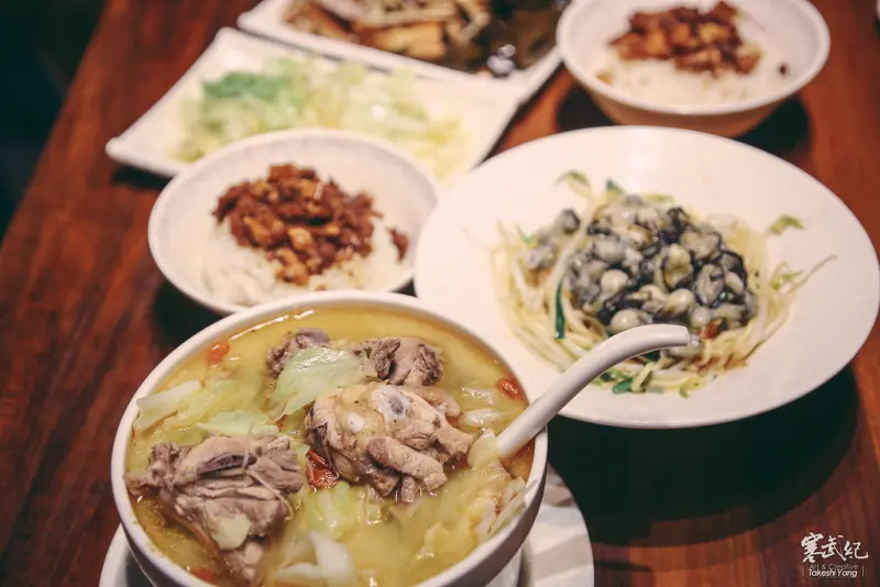 【中肯‧食記】捷運善導寺‧雙月食品社｜張忠謀也愛這一味‧養生溫補古早味雞湯！