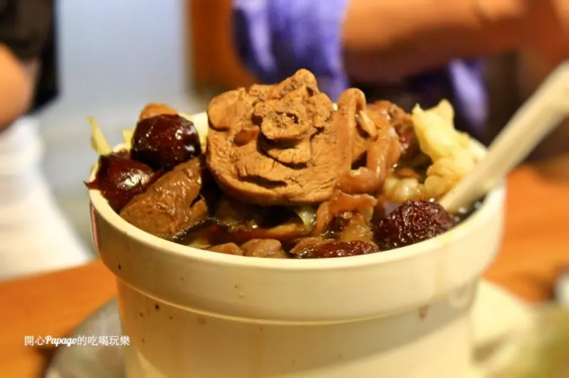 【雙月食品社】：古早味雞湯、經典滷味、新鮮鮮蚵產地直送（捷運善導寺）