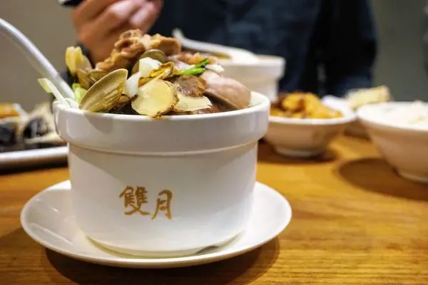 台北中正｜雙月食品社～必比登推薦排隊名店！湯品油飯滷味的懷念古早味（捷運善導寺站）～