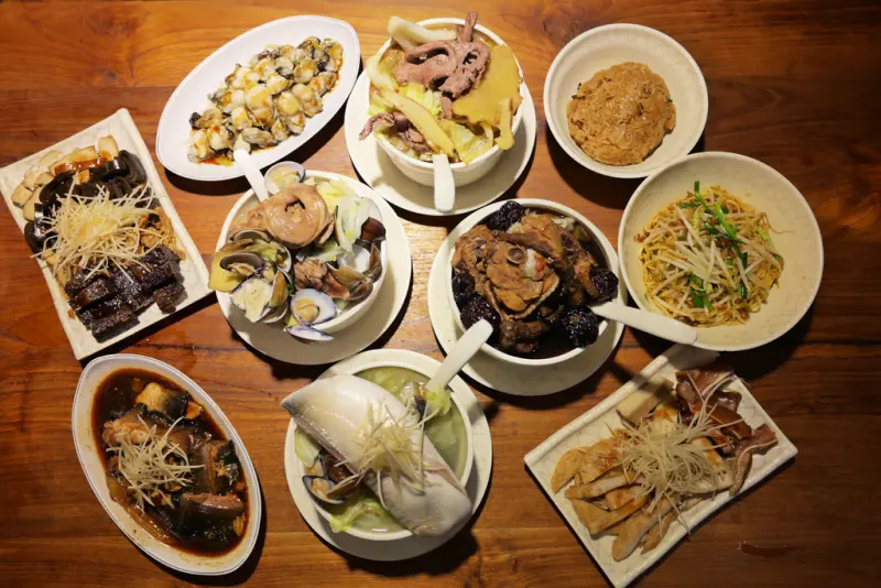 【雙月食品社】滋補養身，360度零死角超澎派夢幻湯品/台北市中正區/捷運善導寺、台大醫院美食/養生進補/真材實料/高cp值/月子補身