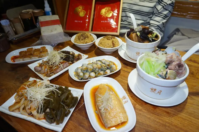 [台北米其林推薦] 雙月食品社 青島店- 連禪兩年米其林推薦養生雞湯油飯/ 台北米其林餐廳/ 台北滷味推薦