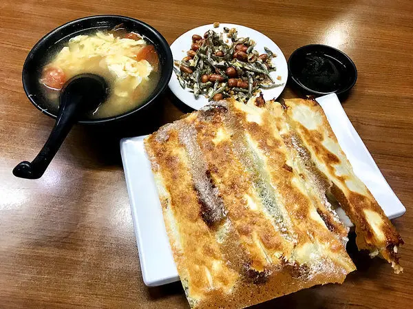 ||吃。台北|| 楊家麵食水餃館 超大鍋貼香酥好吃 三鮮水餃也不錯