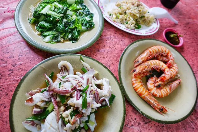 (胖樺食記)基隆瑞芳推薦美食「榮興海產小吃店」/面海吃新鮮海產/八斗子火車站餐廳/完整食記/明蝦胭脂蝦三點蟹