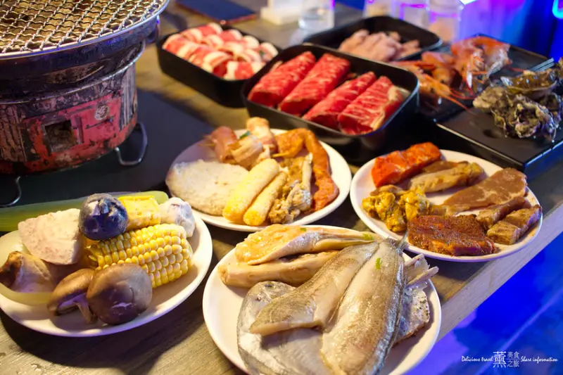 台中燒烤吃到飽│西屯區在地老店，重新裝潢全新面貌攻佔市場│癮廚複合式燒烤吃到飽/天使紅蝦、生蠔無限量供應!