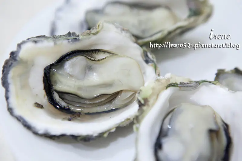 【澎湖】新鮮帶殼澎湖名產，自己在家碳烤澎湖牡蠣．郭家賜福