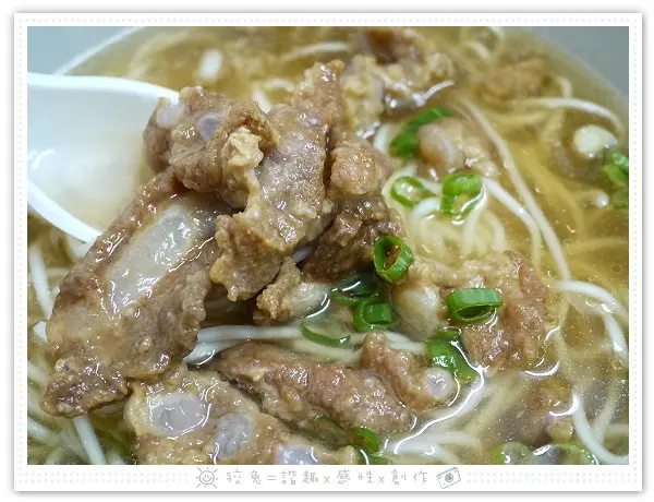 [台南食記] 新化排骨麵~軟骨+細麵=營養美味！